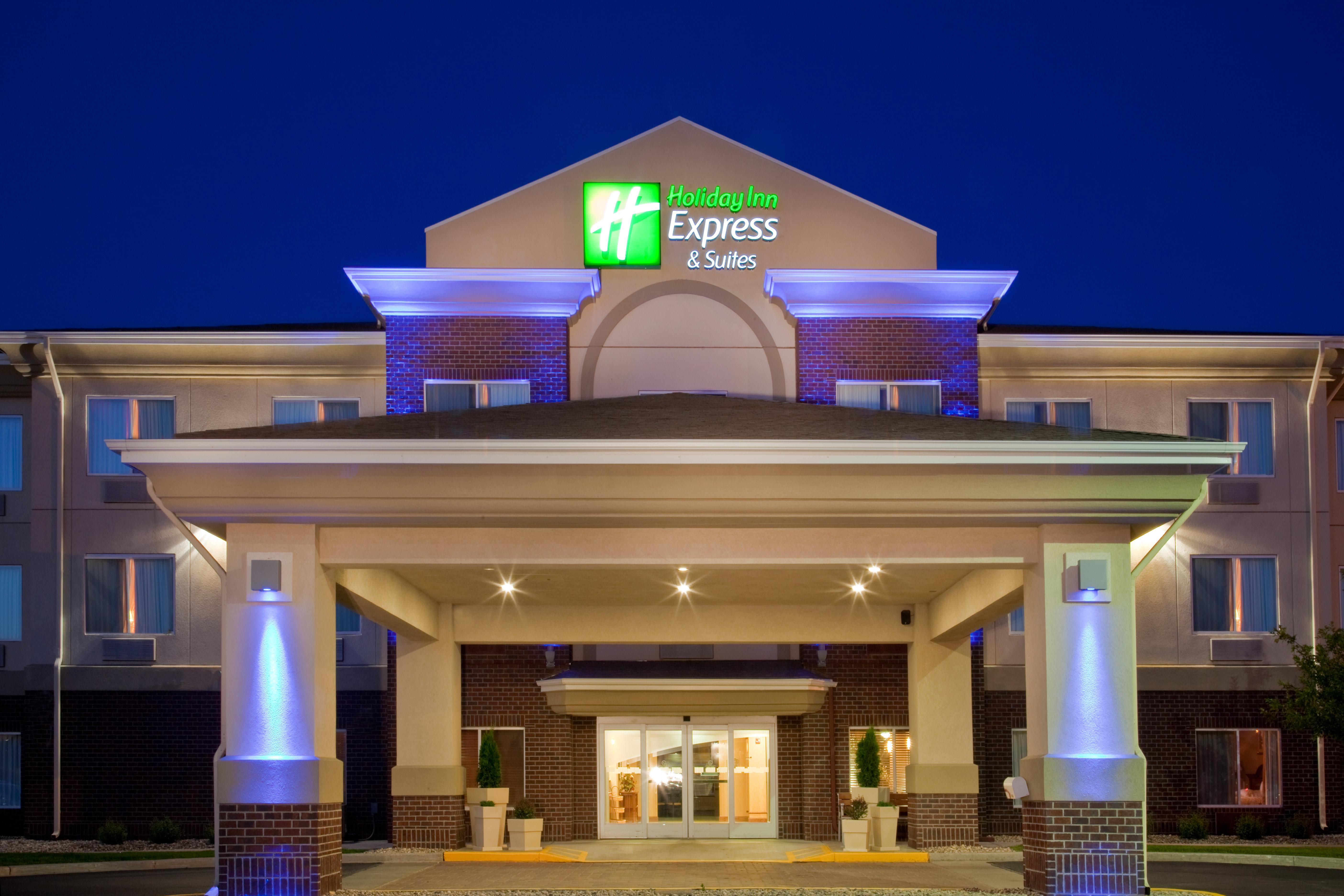 Holiday Inn Express Hotel & Suites Brookings By Ihg Exterior photo